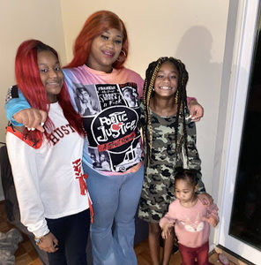 Meet your Posher, Dominique